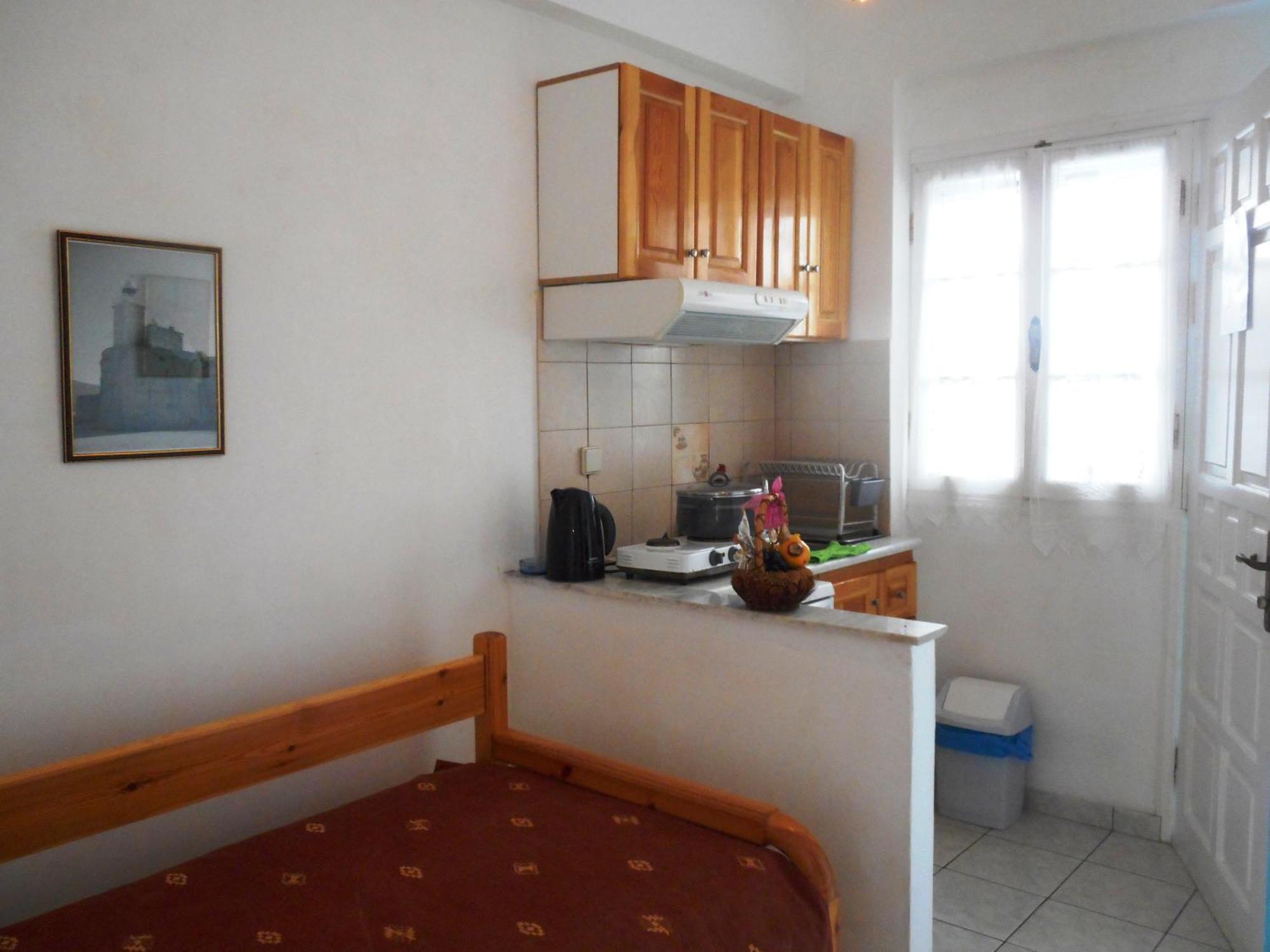 Milos Apartment Agios Nikitas
