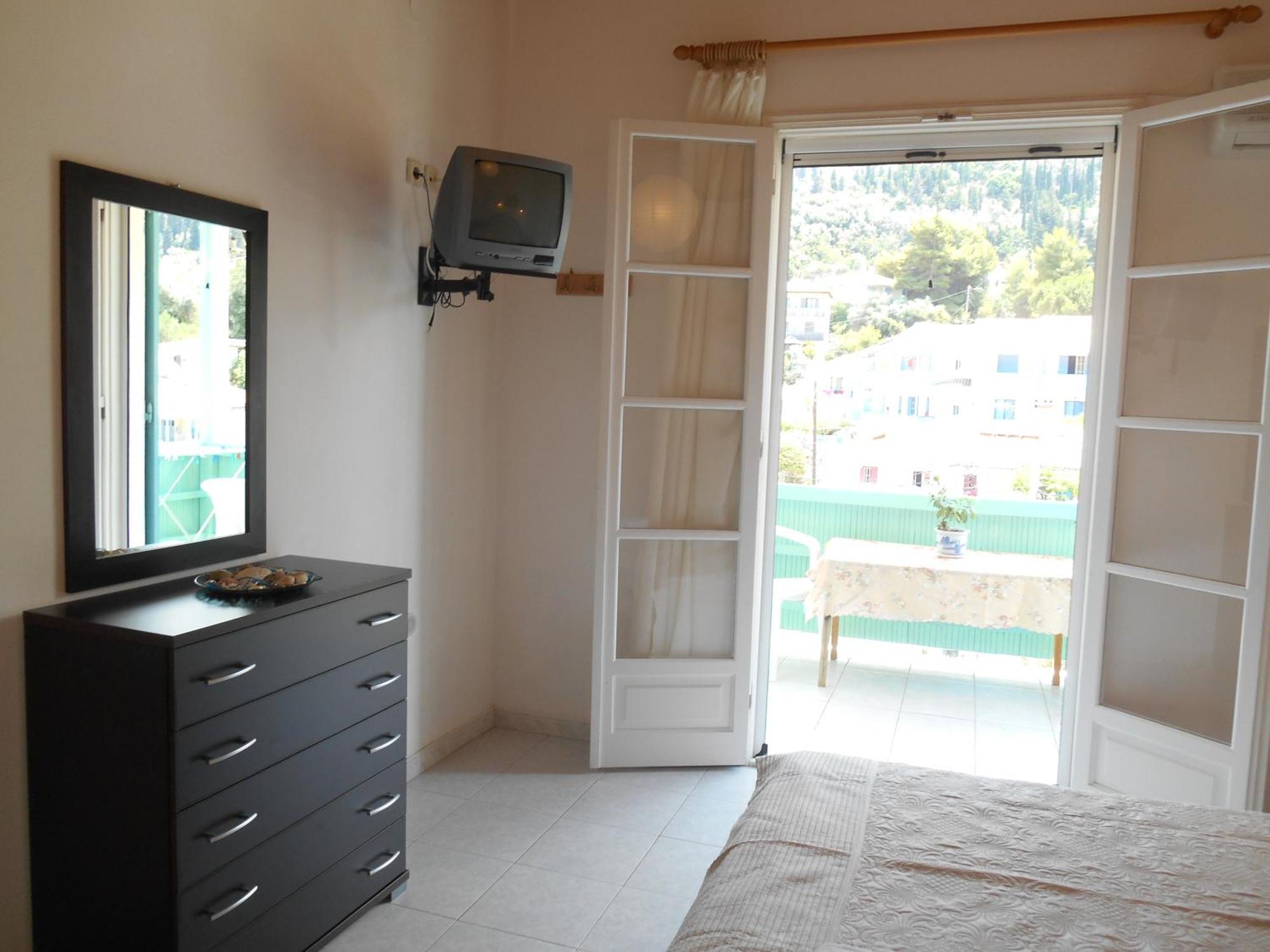 Milos Apartment Agios Nikitas