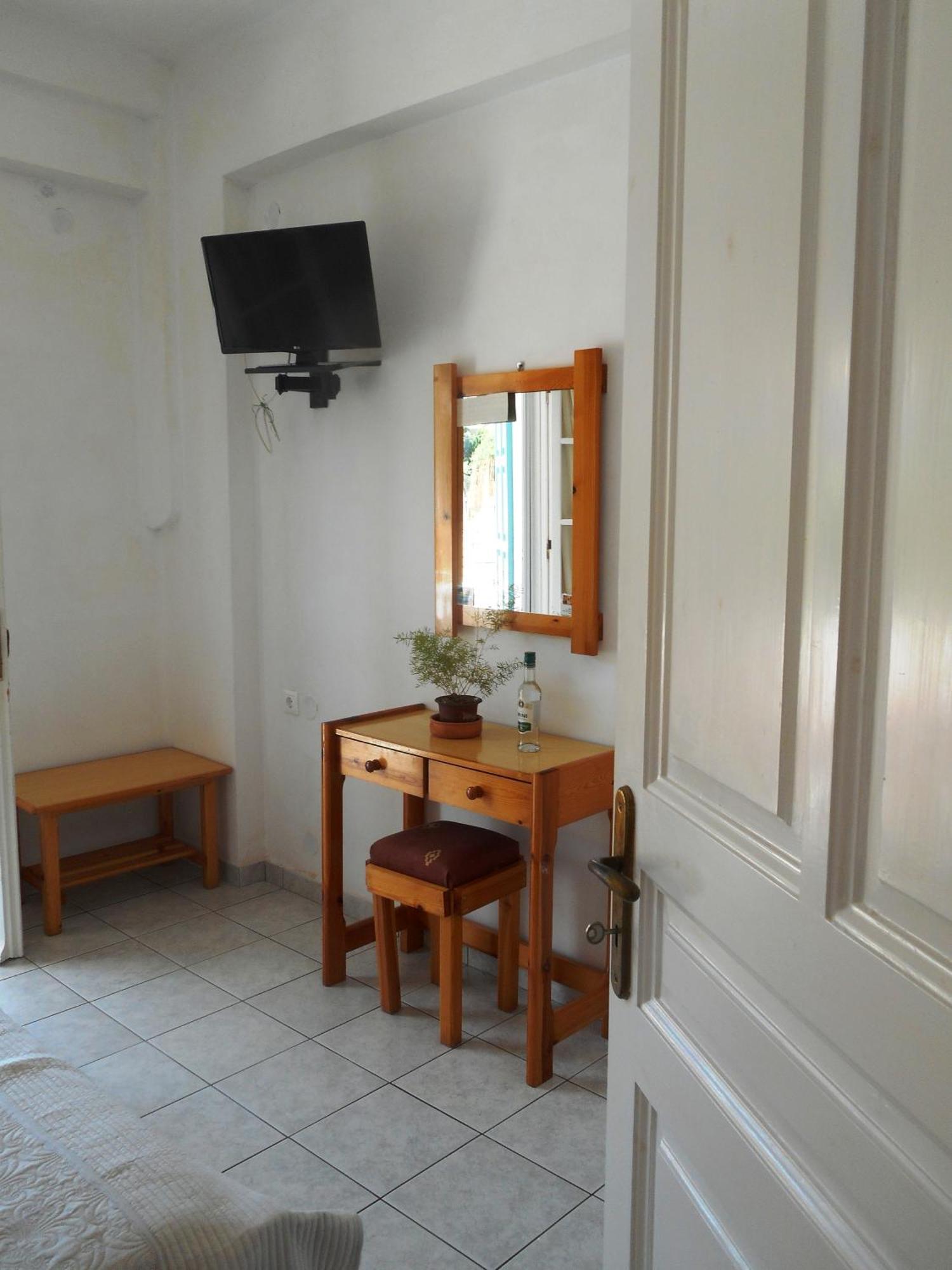 Milos Apartment Agios Nikitas
