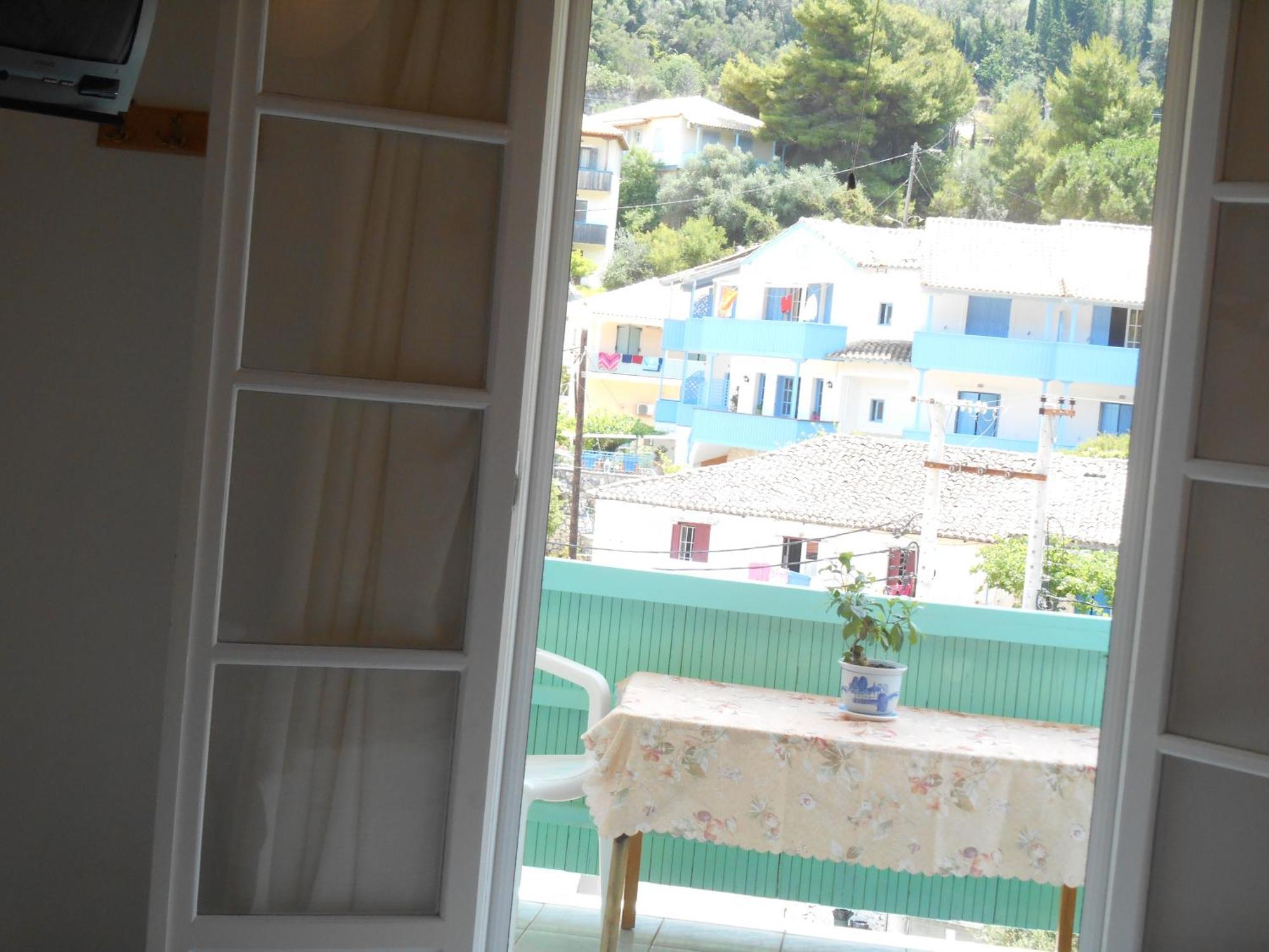 Apartment Milos Agios Nikitas