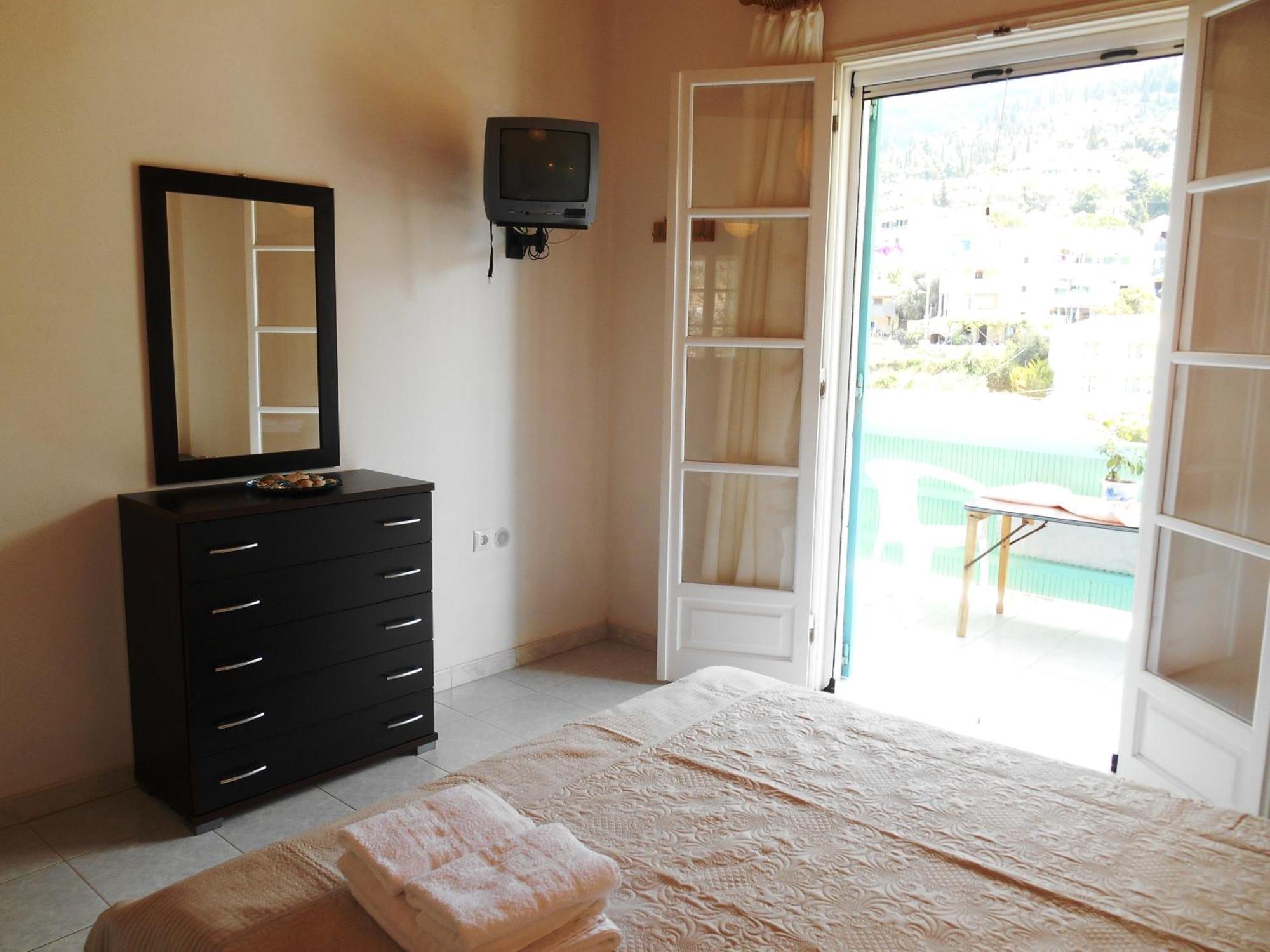 Milos Apartment Agios Nikitas